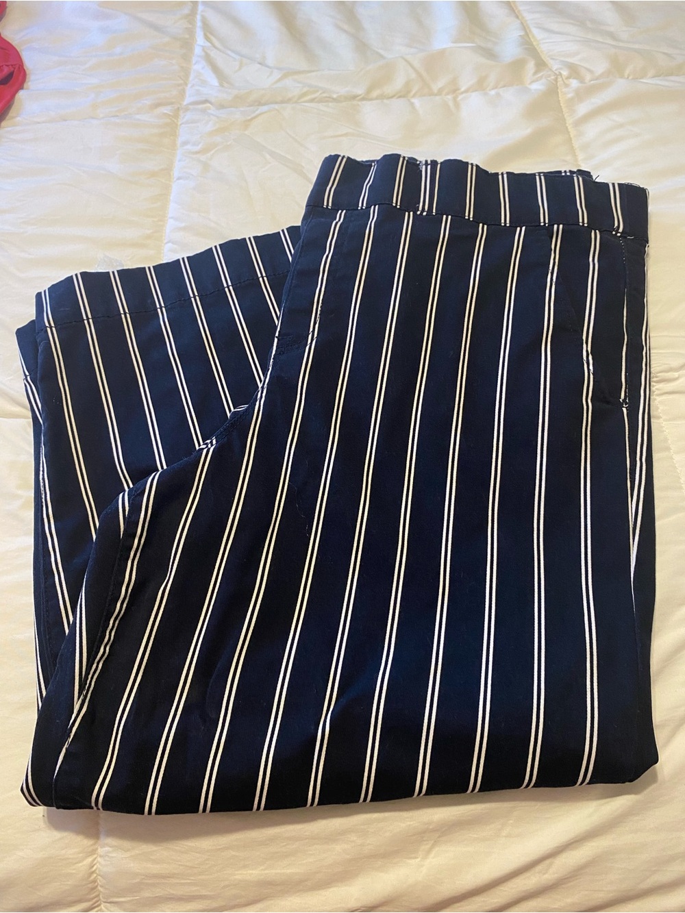 Gloria Vanderbilt Navy Blue Pinstripe Capris